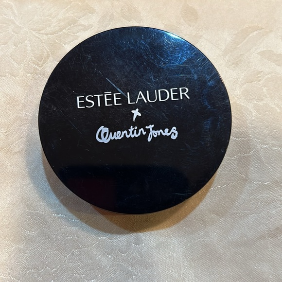 Estée Lauder bundle: Travel size loose powder, limited edition illuminater + bag - Picture 6 of 8